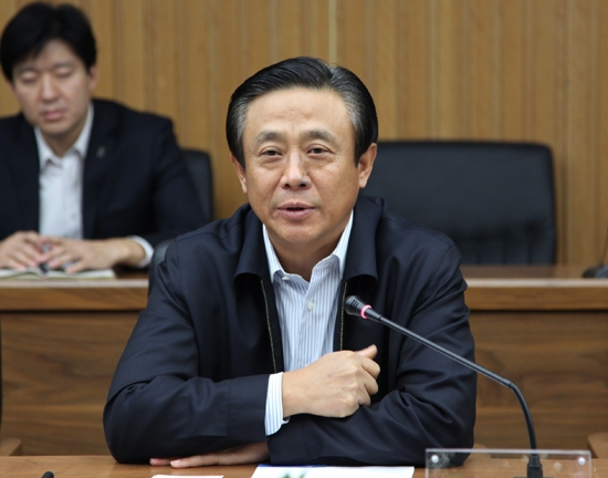 中投董事长郑成新_鸿星尔克董事长(3)